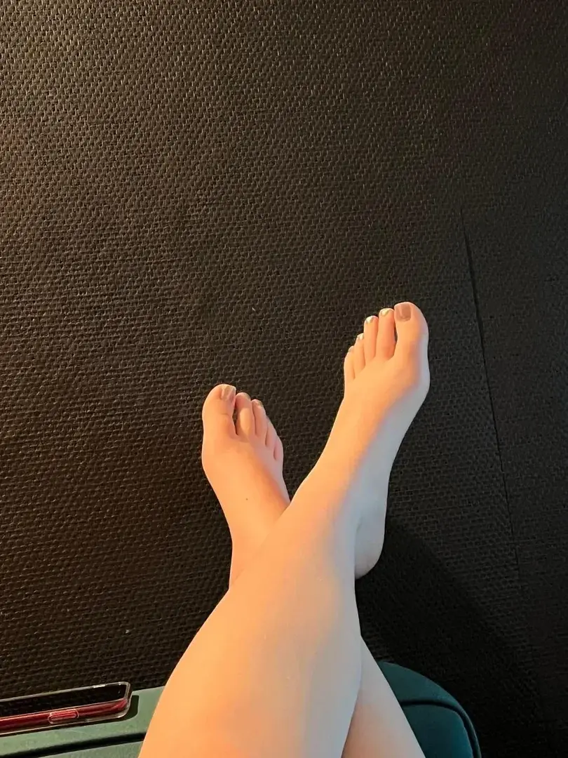Leak & nude 2 — Feetichiste02
