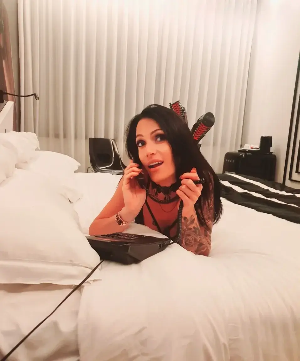 Leak & nude MYM — Universe_gl : « 🔥abo gratuit code LOVE 🔥allez viens jouer avec moi 💦💦 » (MYM)