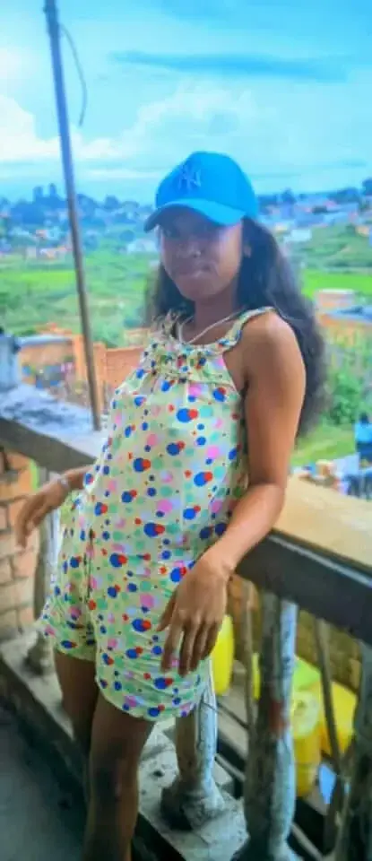 Un peu timide… mais pas trop en privé 💕