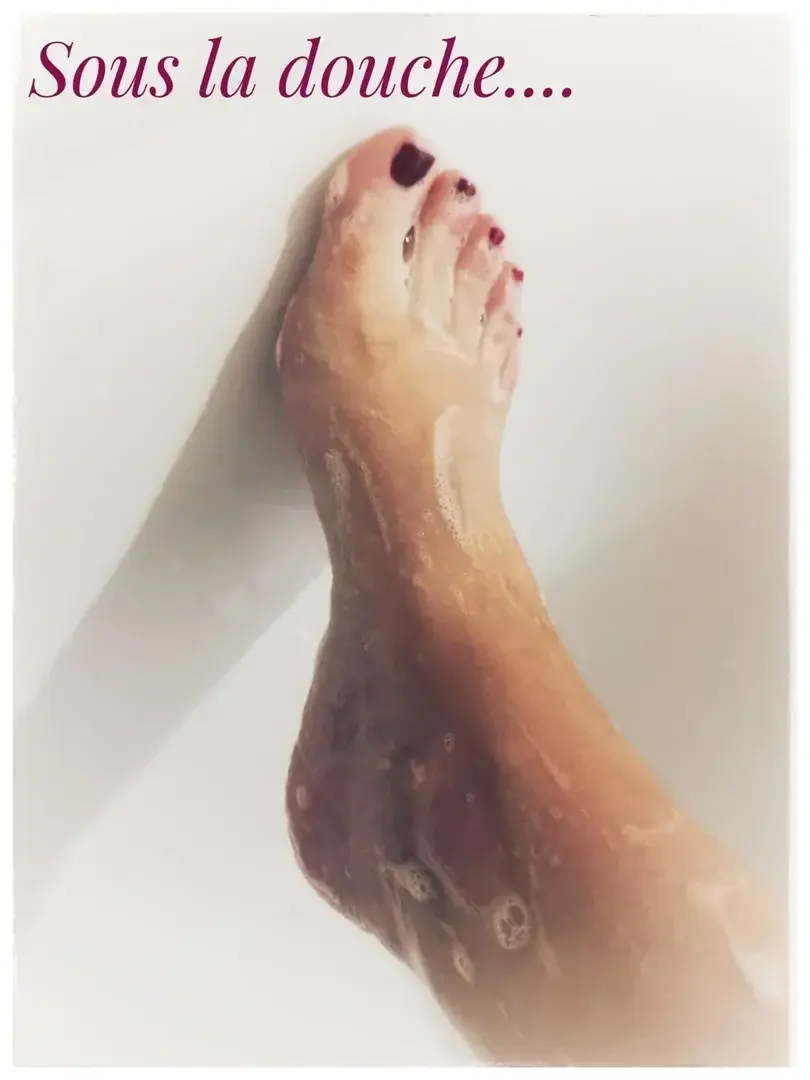 Leak & nude 2 — Cutestfrenchfeet