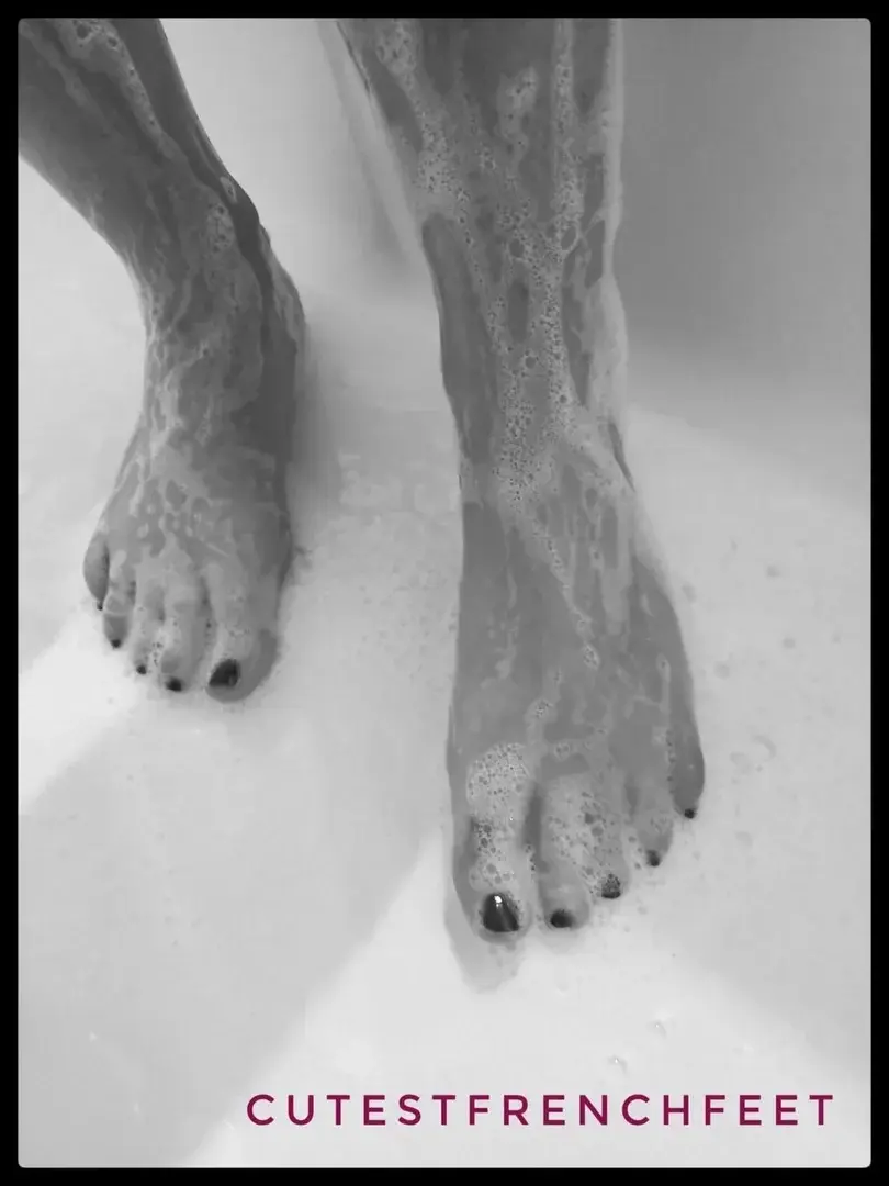 Leak & nude 3 — Cutestfrenchfeet