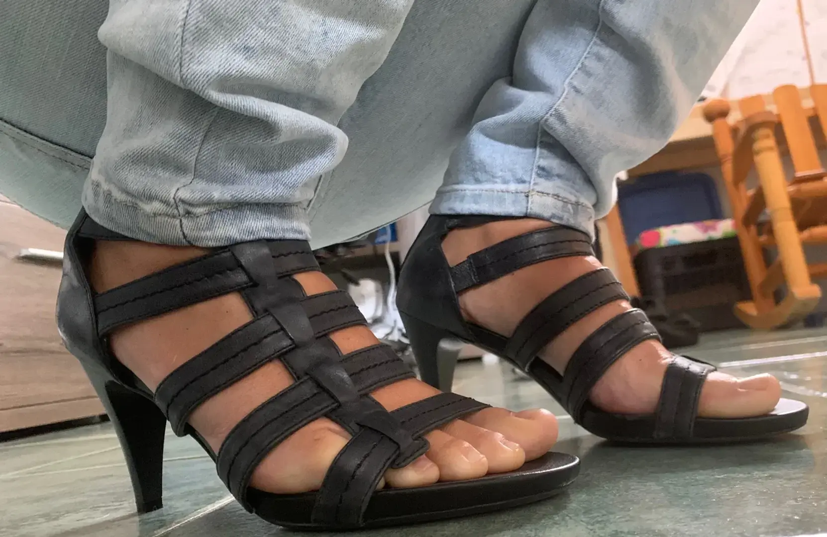 J’admet que j’aime porter tout type d’enjoliveur de pied 🦶🩰🥿👡👟👠⛸️🩴 pour mieux les découvrir 🤤🥰😇