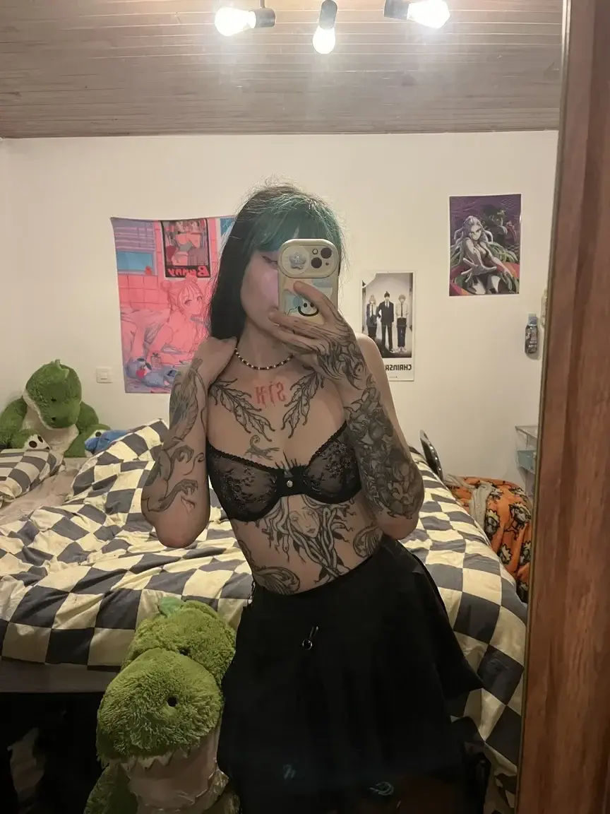 Leak & nude MYM — Lilithxxx : « 🎁 profitez mon abonnement est gratuit encore 24h » (MYM)