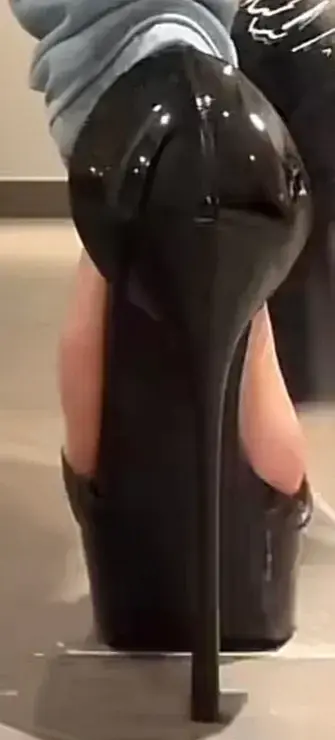 Leak & nude 2 — Piedsexy7