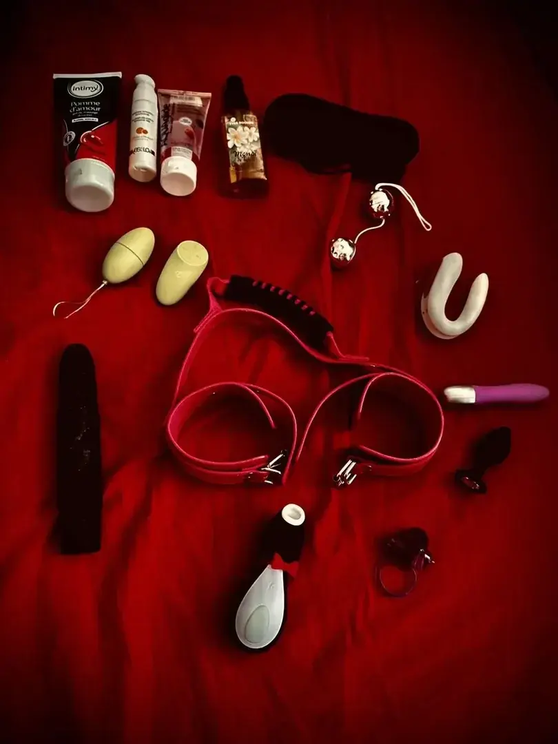 Leak & nude MYM — Nightofdream : « Quelle accessoire pour les vidéos ? 😏🥵 » (MYM)