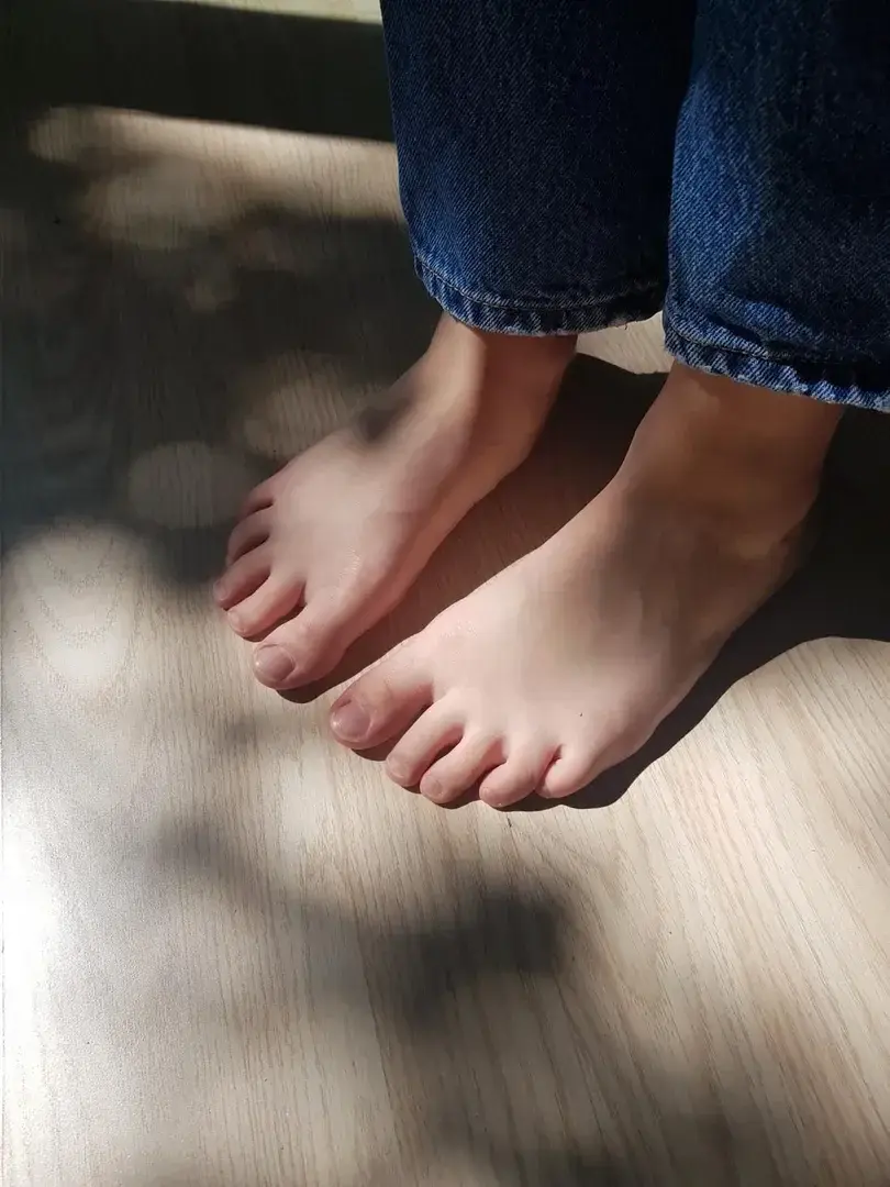 Leak & nude 2 — Mes-petits_pieds