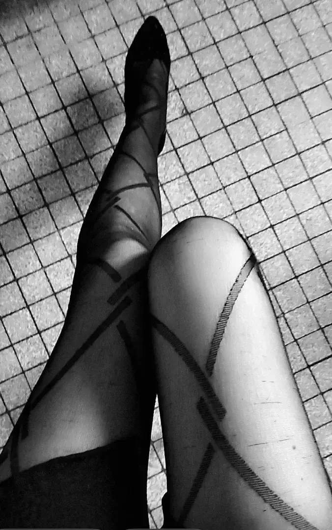 Leak & nude 3 — Lys-flowers