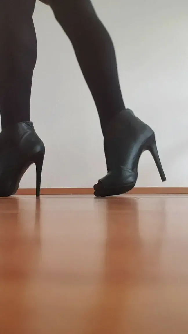 Leak & nude 2 — Monadavinci