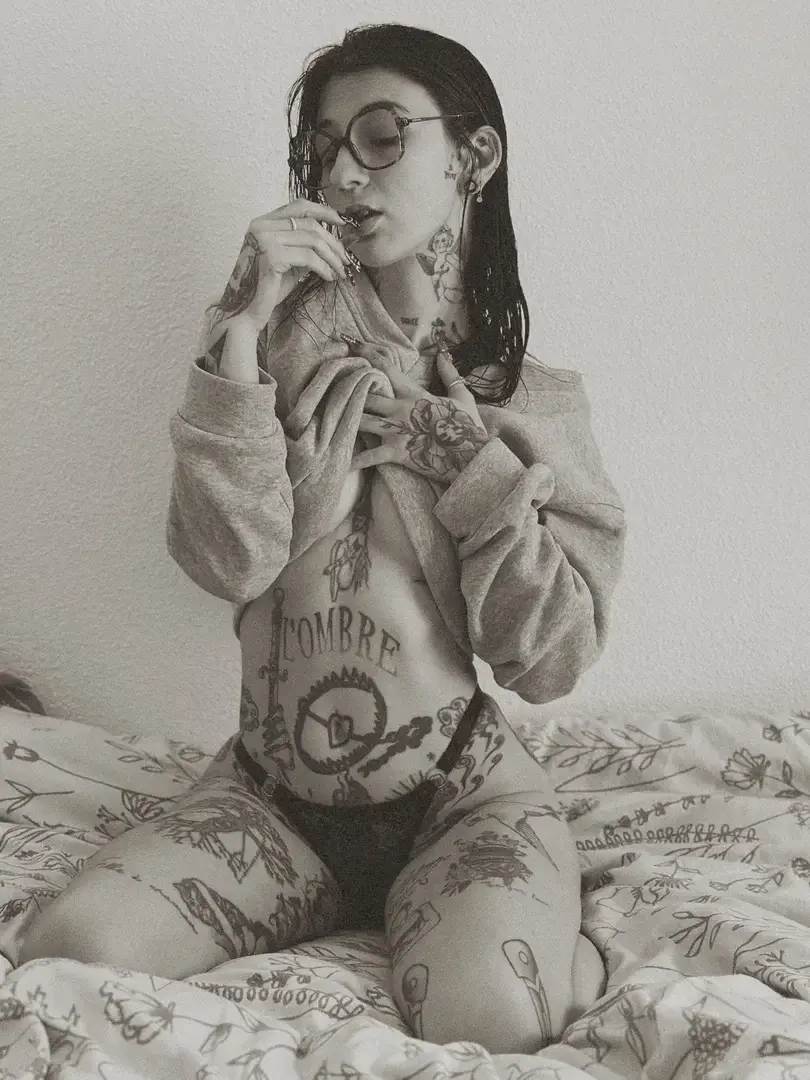 Leak & nude 4 — Emyjolie_