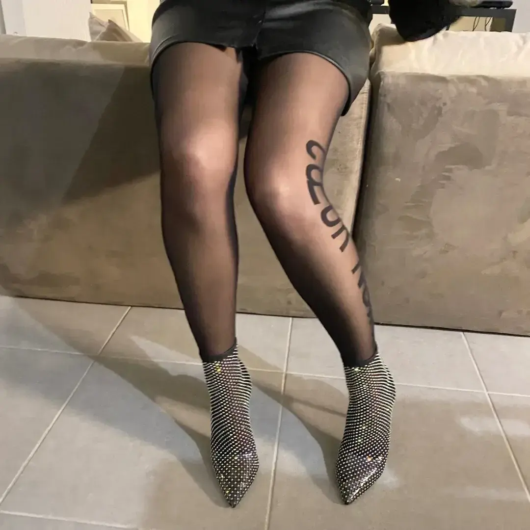 Leak & nude 2 — lovefeetandheels
