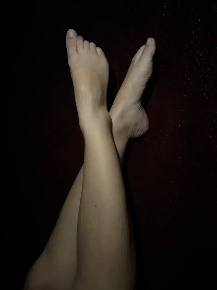 Leak & nude 3 — Pinky_foot