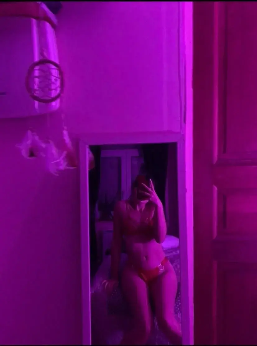 Leak & nude 3 — emily03_