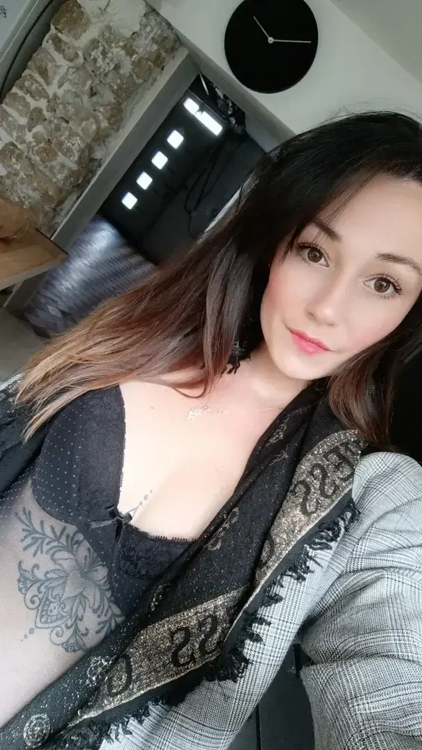 Leak & nude MYM — Sweetysruby : « Tu veux voir une jolie chatte ??? Tu estAu bon endroit 💦🍑Abonnement à 0€ avec le code GRATUITMédias privés payant 🔞Photo de ma chatte offerte pour mes nouveaux abonnés 🤭 » (MYM)