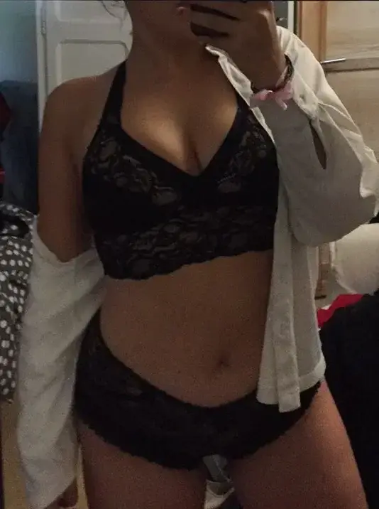 Leak & nude 3 — Pretty_kali_feet