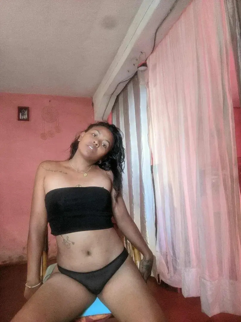 Si tu aimes ce que tu vois… imagine ce que je garde pour ceux qui restent 👀🔞 Abo gratuit avec BELLA00 😍
