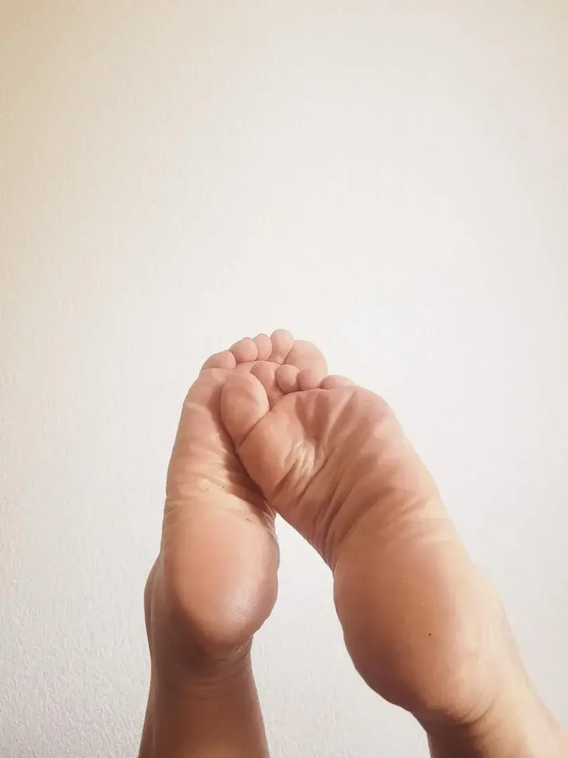 Leak & nude 2 — Les_pieds-de-naomie