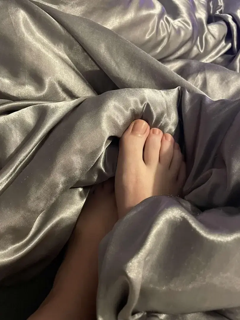Leak & nude 1 — Pied_etudiante