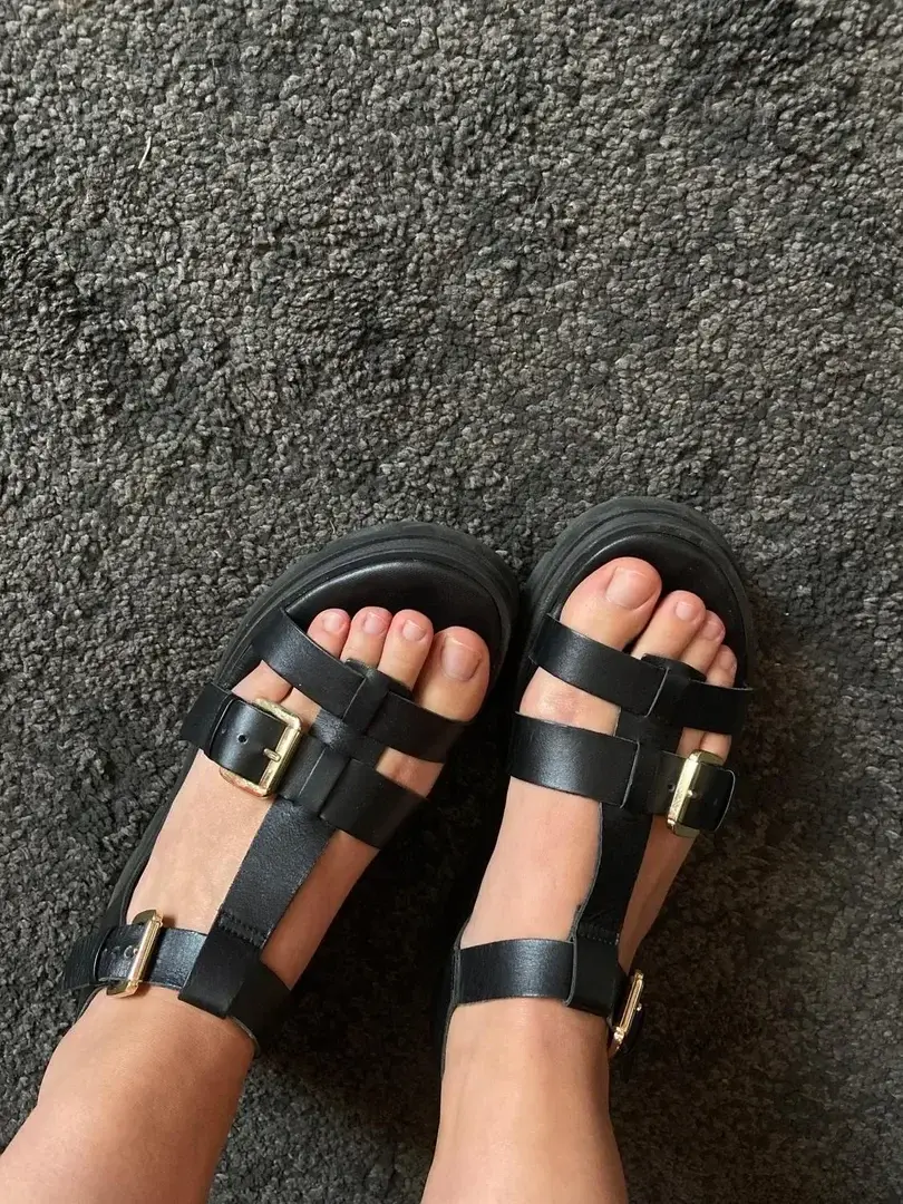 Leak & nude 11 — Pieds_nus24