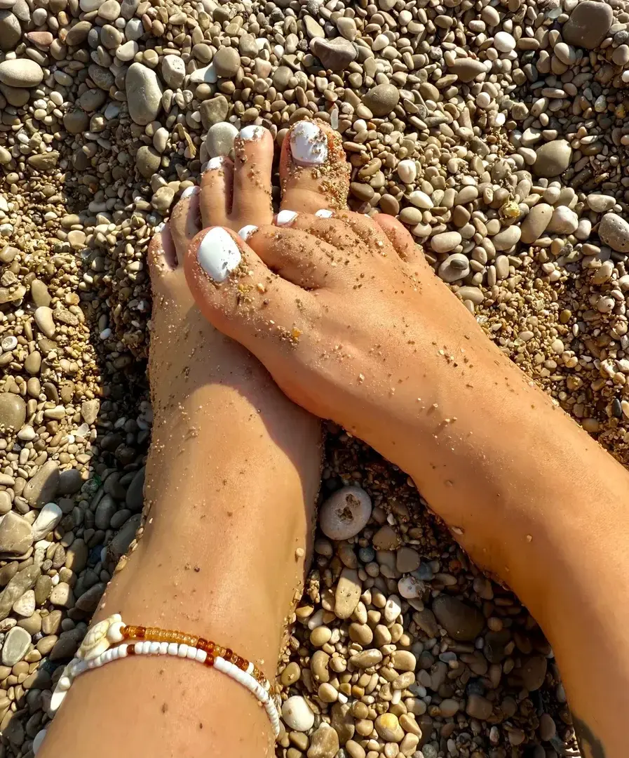 Leak & nude 1 — Feetgiirlfrance