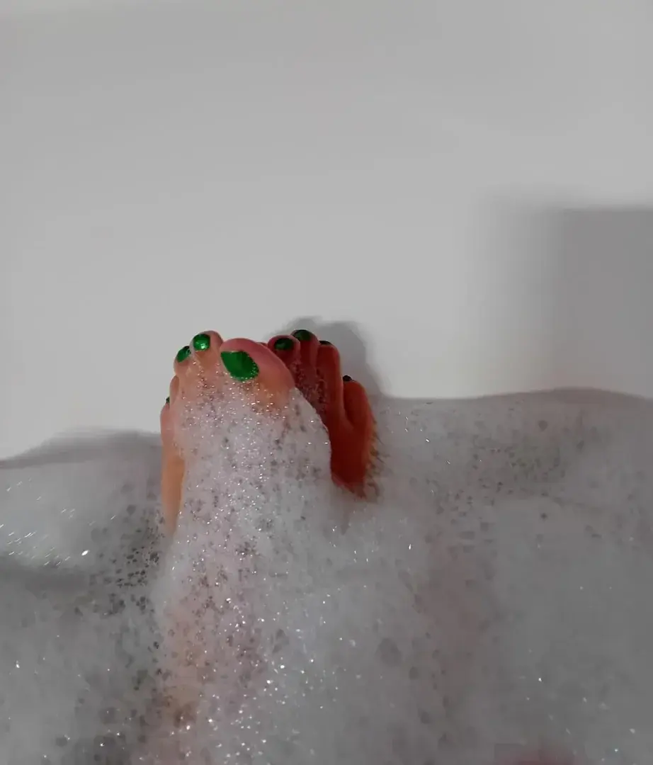 Leak & nude 5 — Pieds-magnifique