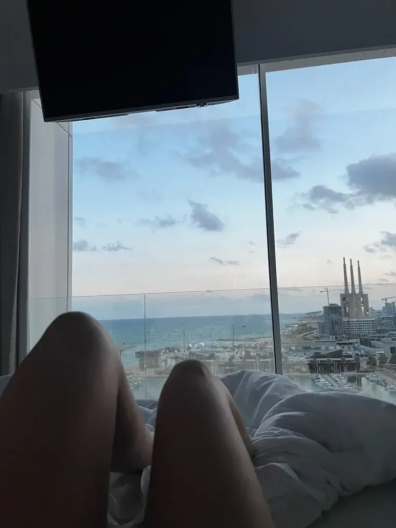 Leak public de Enyadres — « With the view I get dirty thoughts 💭 » (nude) sur MYM