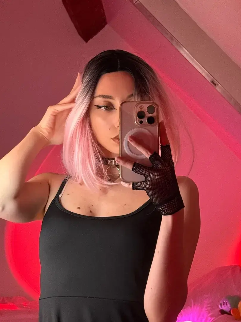 Tu veux une copine complètement folle 😈