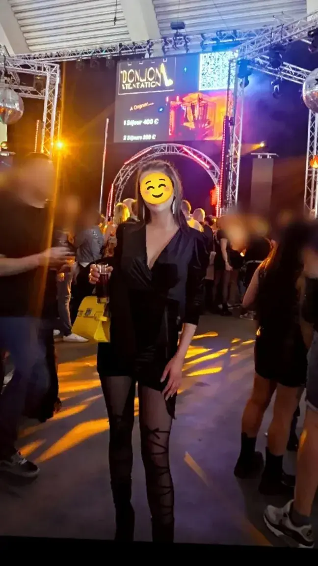 Leak & nude MYM — maeva59x : « Qui a étai au salon de l'érotisme ce Vendredi ? 😋 » (MYM)