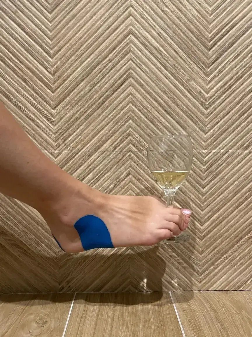 Leak & nude 1 — Fingerinthenose