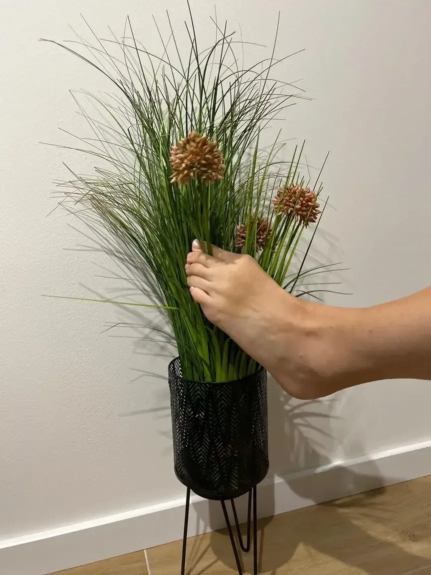 Leak & nude 2 — Fingerinthenose