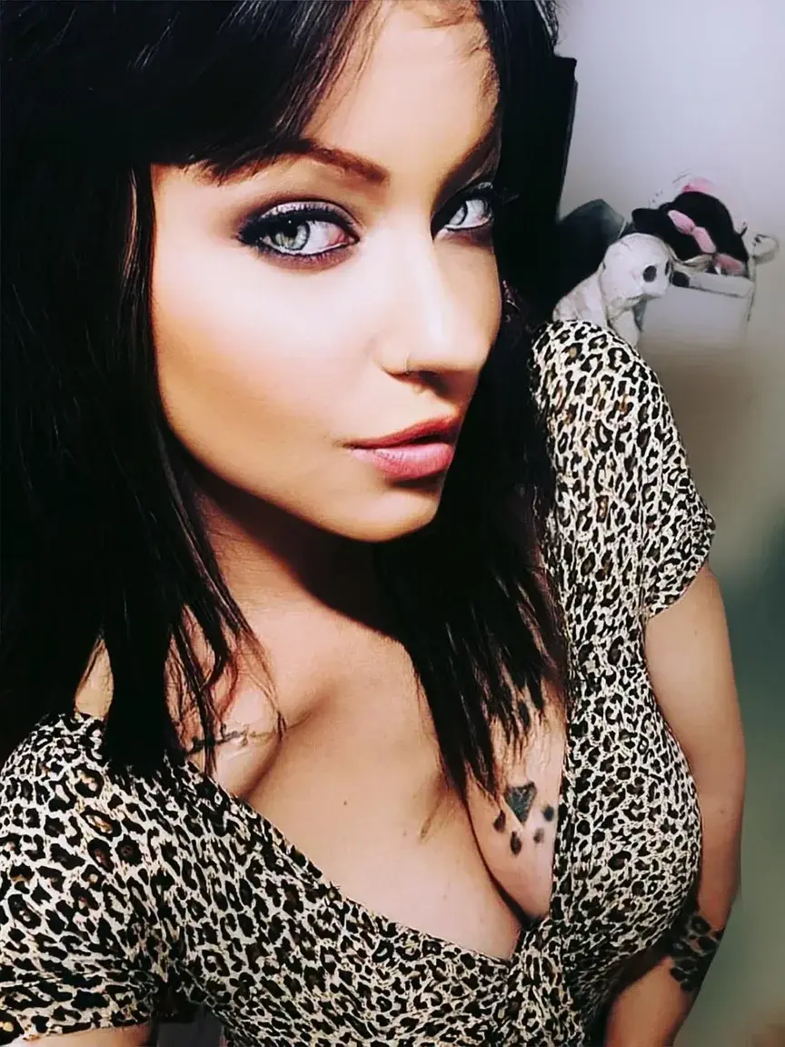 Leak & nude MYM — Alyciadolls : « Bienvenue aux nouveaux abonnés 💋 » (MYM)