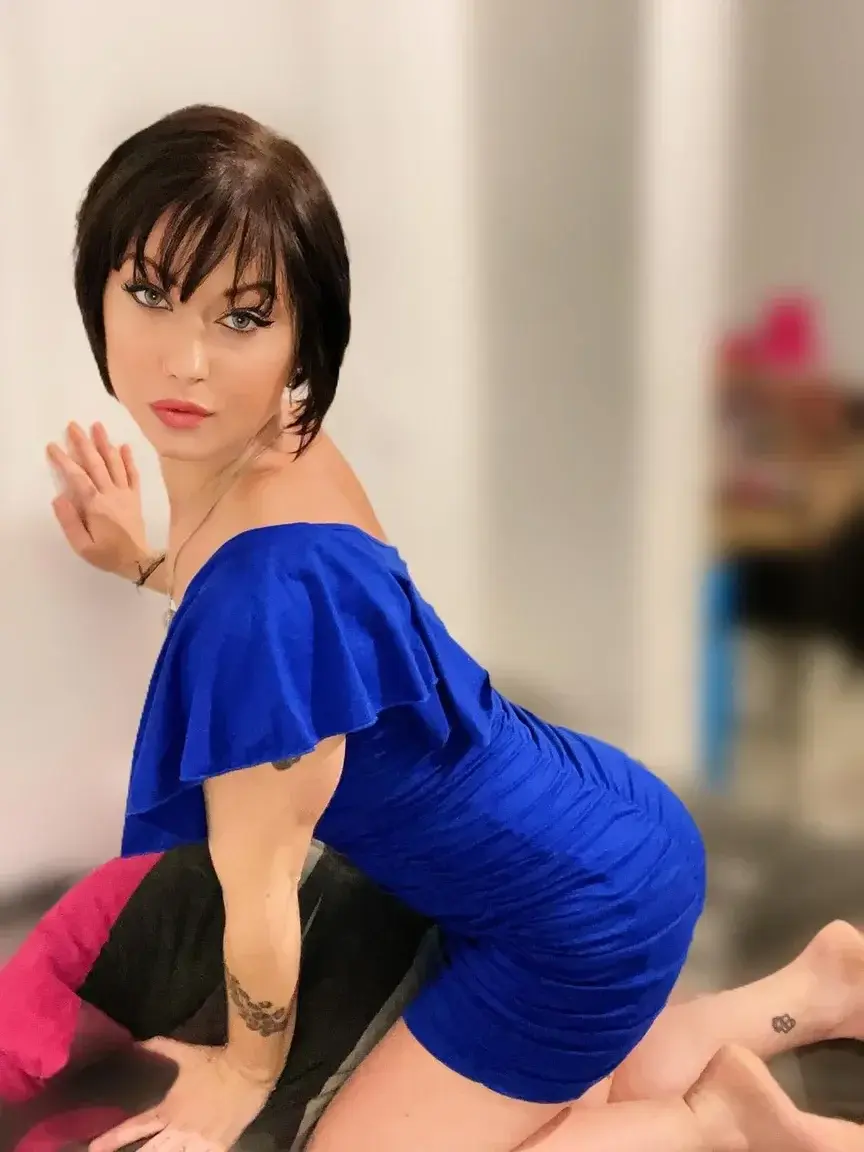 Leak & nude MYM — Alyciadolls : « Prend moi contre le mur » (MYM)