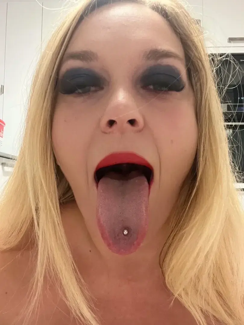 Leak & nude MYM — madame_gourmande : « Viens papoter en Mp » (MYM)