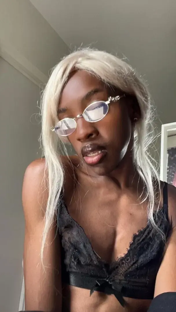 Leak & nude 1 — Lavidavaa