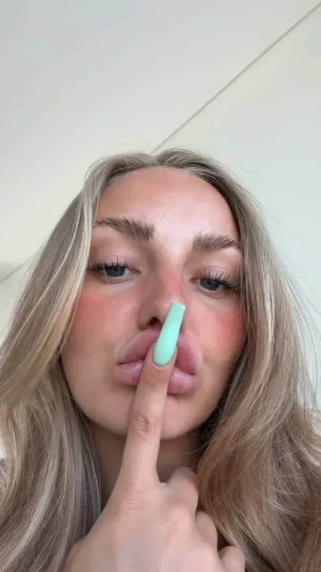 Si tu réponds "oui" j'ai mis un truc qui t'envoie une photo en privé 🤭