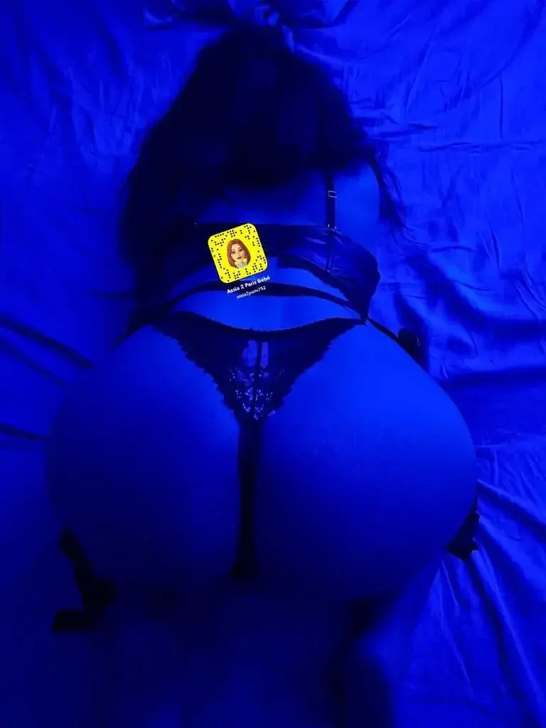 Leak & nude MYM — Assia2paris75 : « Abonne toi pour voir ma sexe tape » (MYM)