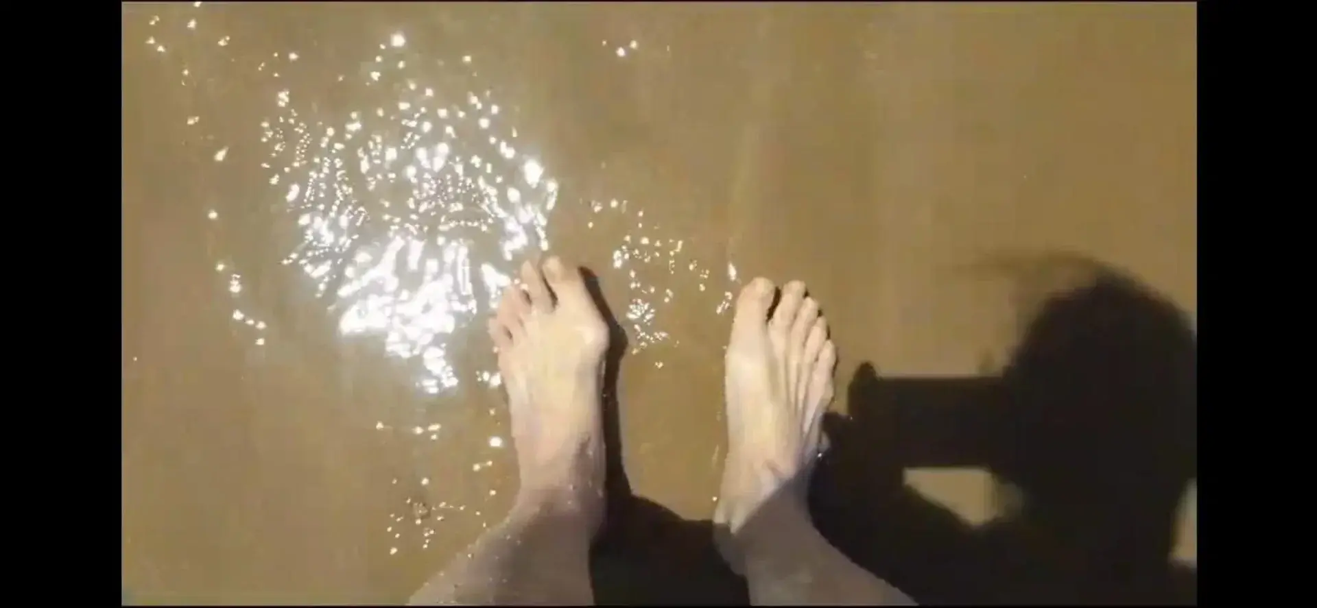 ABONNEMENT A 1€ AVEC LE CODE : PRINCESSEFeet and FunVous pourrez retrouver sur mon feed des photos et vidéos de mes pieds.Je fournis également des médias privés et des vidéos personnalisées à la demande.Le chat est ouvert donc vient me parler