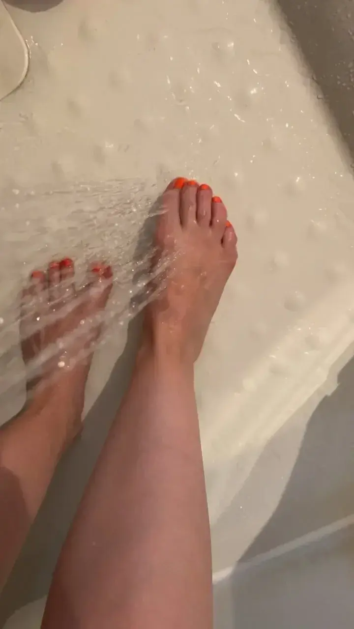Leak & nude 5 — Tramp-of-feet