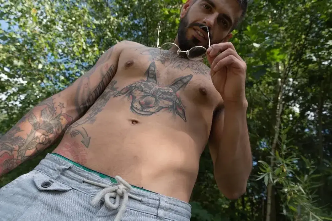 Leak & nude 1 — Arvos