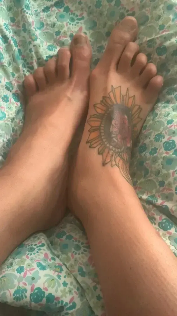 Leak & nude 3 — Goddess_with_big_feet