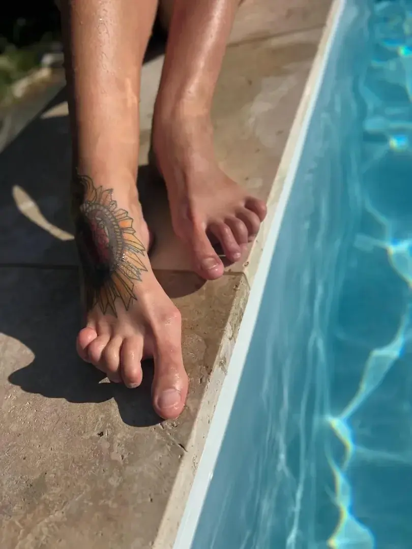 Leak & nude 6 — Goddess_with_big_feet