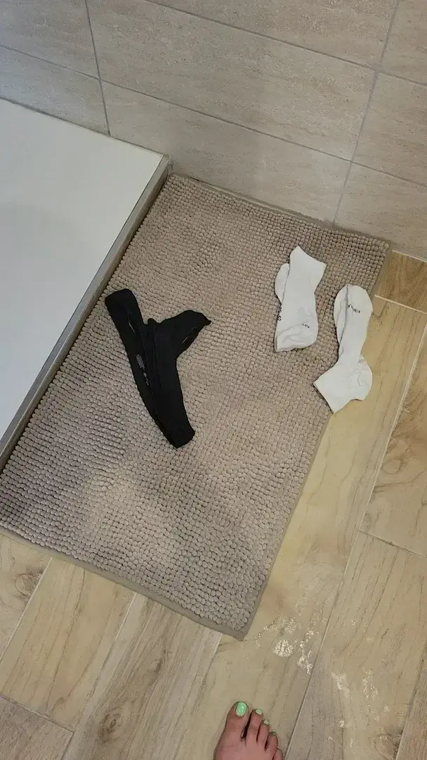 Leak & nude 2 — Pieds-du-sud-13