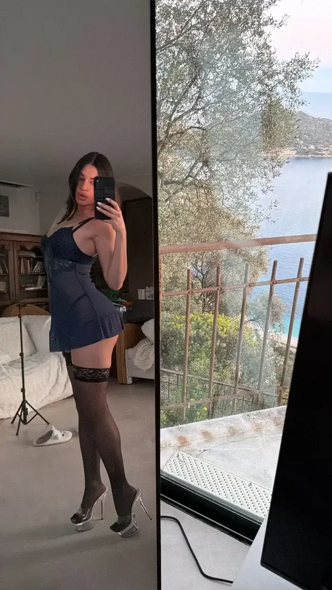 je suis exactement ce que tu vois pas de cachette 😝mon abo est gratuit, aucun code nécessaire 💋