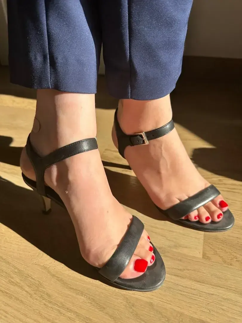 Leak & nude 2 — Cinderella_gorgeous_feet