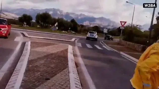 Leak & nude MYM — Willy2bastiajaccio : « ARCHIVE : En direct du rond-point de Calvi avec Martin, inconditionnel gilet jaune de la micro région de balagne, en #Corse. » (MYM)