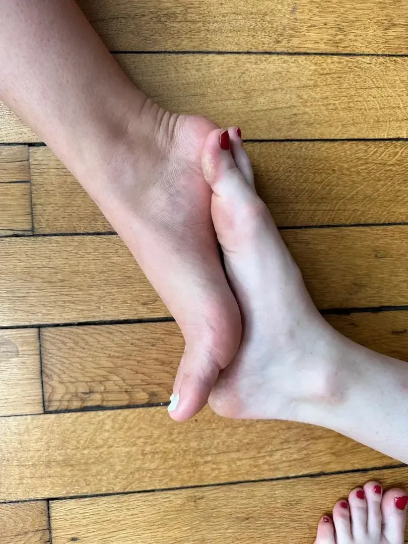 Leak & nude 4 — 2frenchsisters4feet