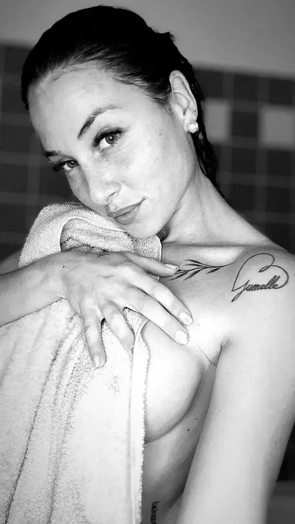 Leak public de Juliaperez — « Code : JULIAA je t'attends mon chat 😋 » (nude) sur MYM