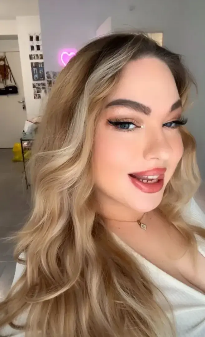 Leak & nude MYM — virginie_msr01 : « En mode lundi matin » (MYM)