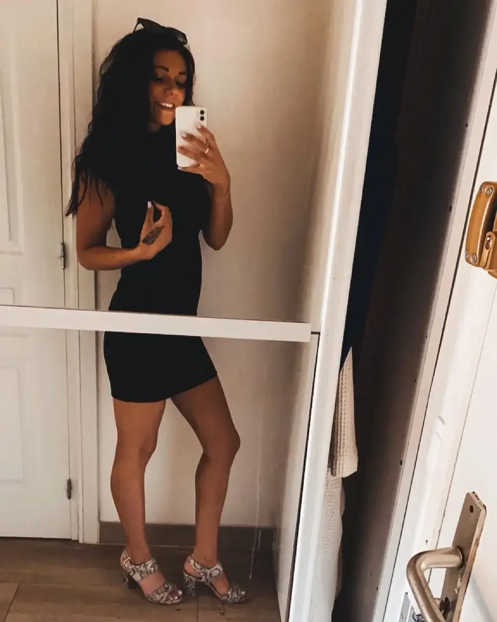 Leak public de Manonblt — « description de la photo » (nude) sur MYM