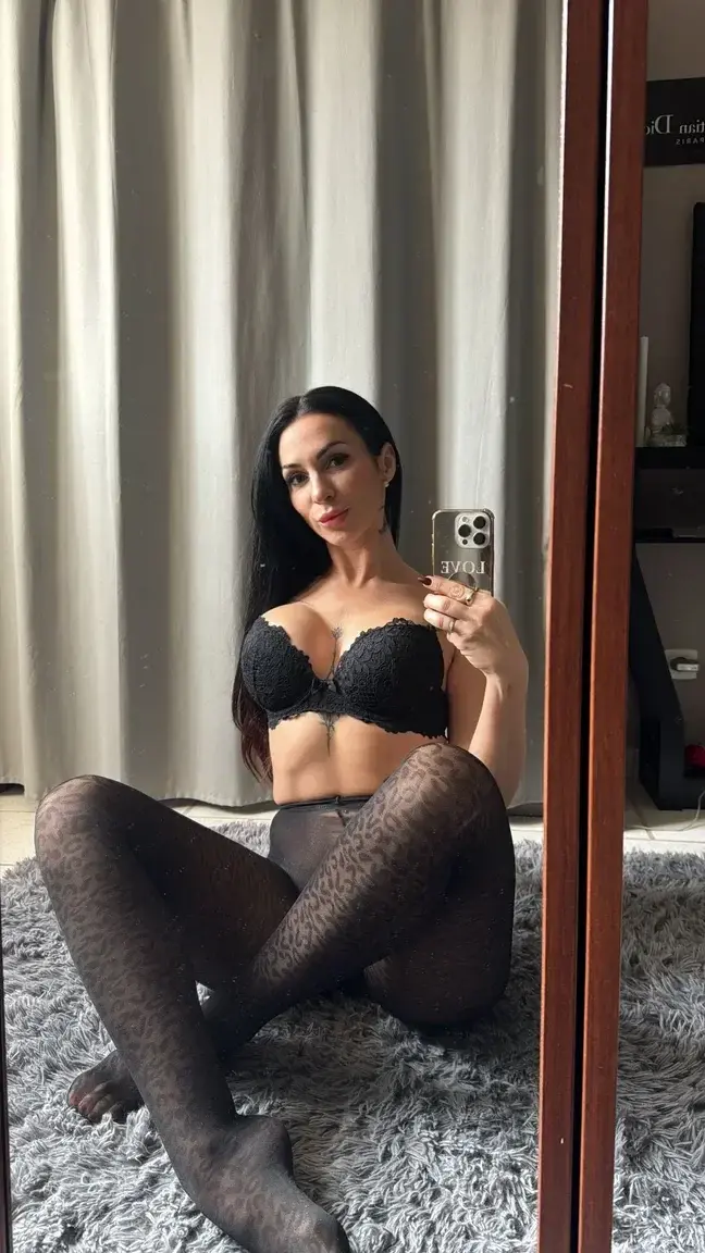 Leak & nude MYM — shasha-lopez : « Mon mym est 100% GRATUIT 😋 » (MYM)