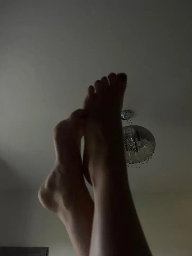 Leak & nude 5 — Petit-pieds-pour-fetichisme